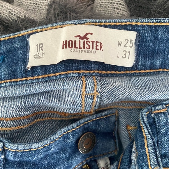 Hollister ripped jeans size 1 R - Picture 3 of 3
